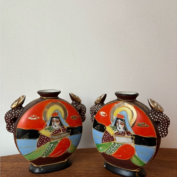 Colorful Decorative Vases with Artistic Design - Picture 10 of 15